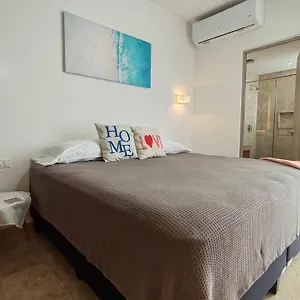 https://piedrazul-apartamento-de-lujo-4-pax-by-yeah.quintano-roohotels.com
